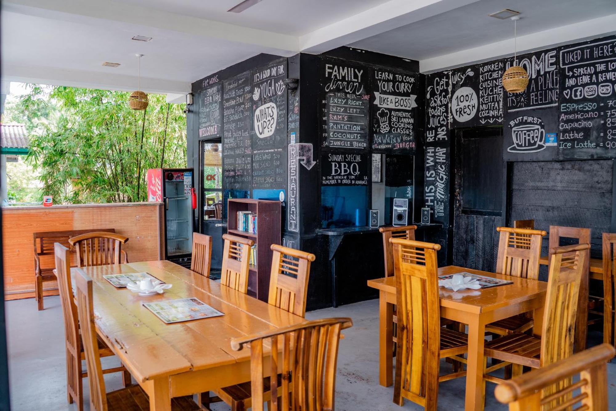 Asanka Surf House & Resturant Midigama East Exterior foto
