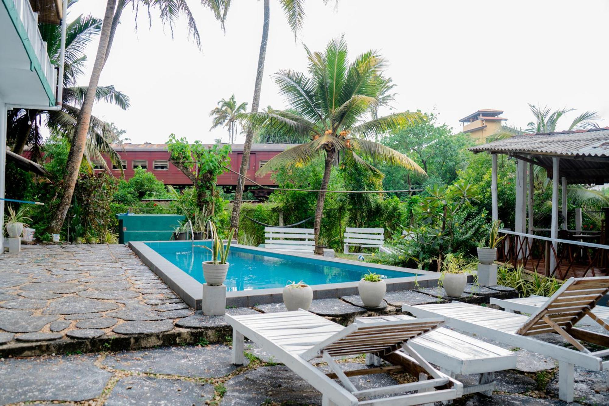 Asanka Surf House & Resturant Midigama East Exterior foto