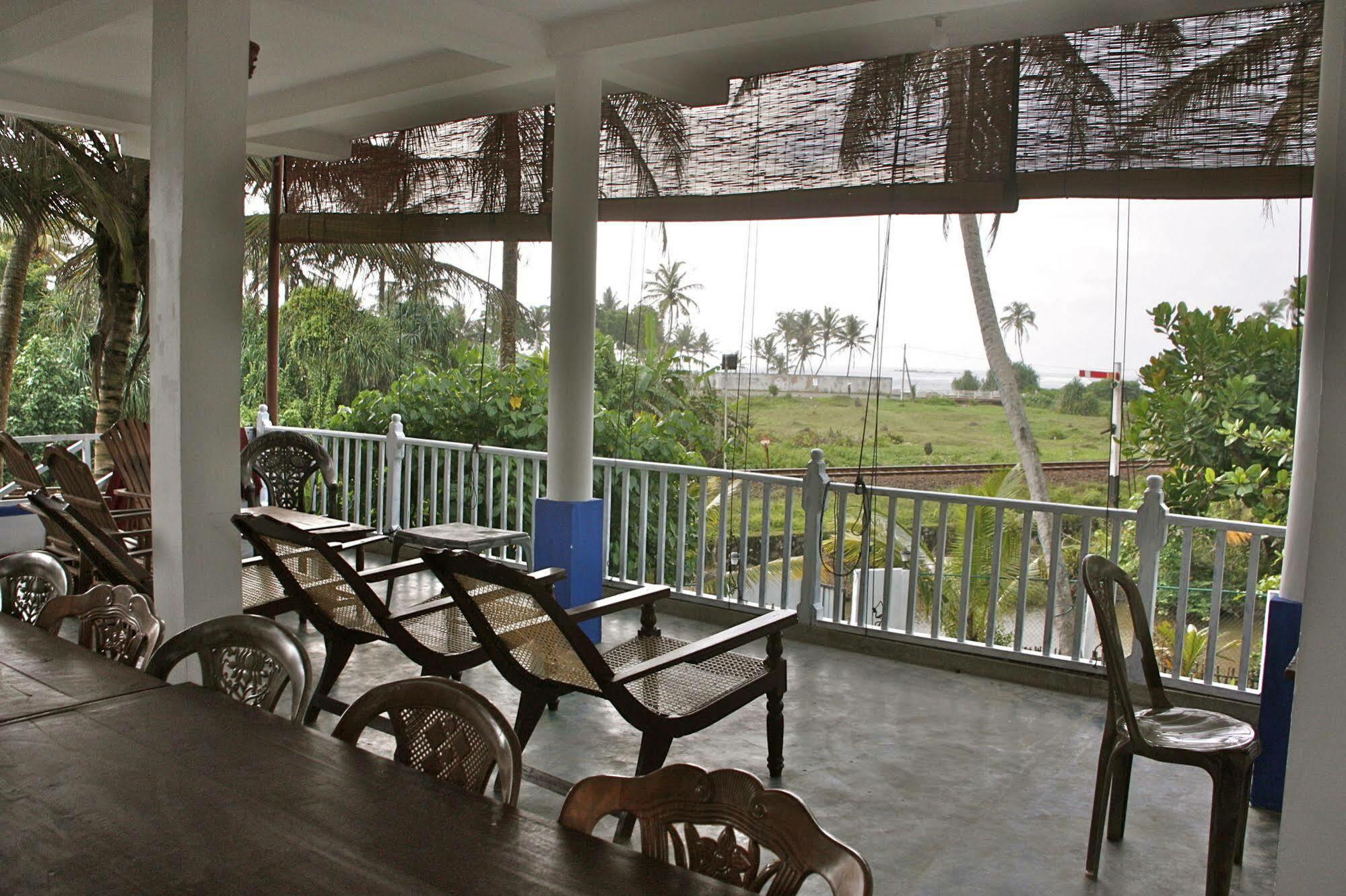 Asanka Surf House & Resturant Midigama East Exterior foto