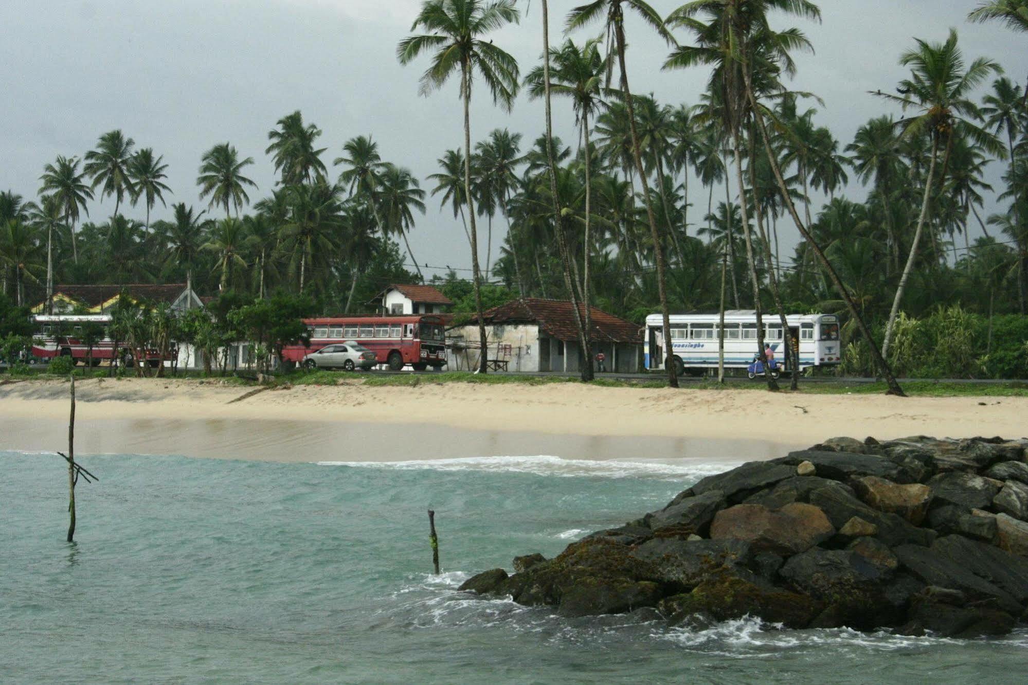 Asanka Surf House & Resturant Midigama East Exterior foto