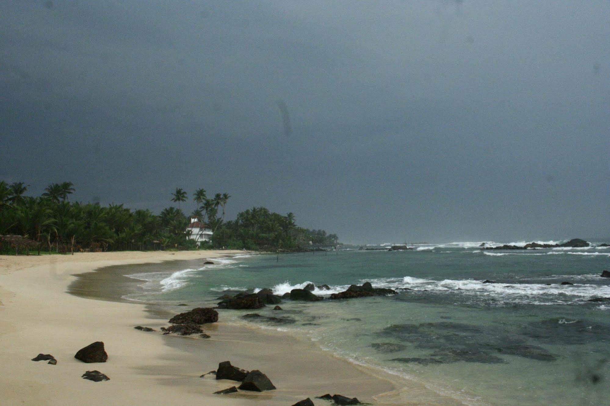 Asanka Surf House & Resturant Midigama East Exterior foto