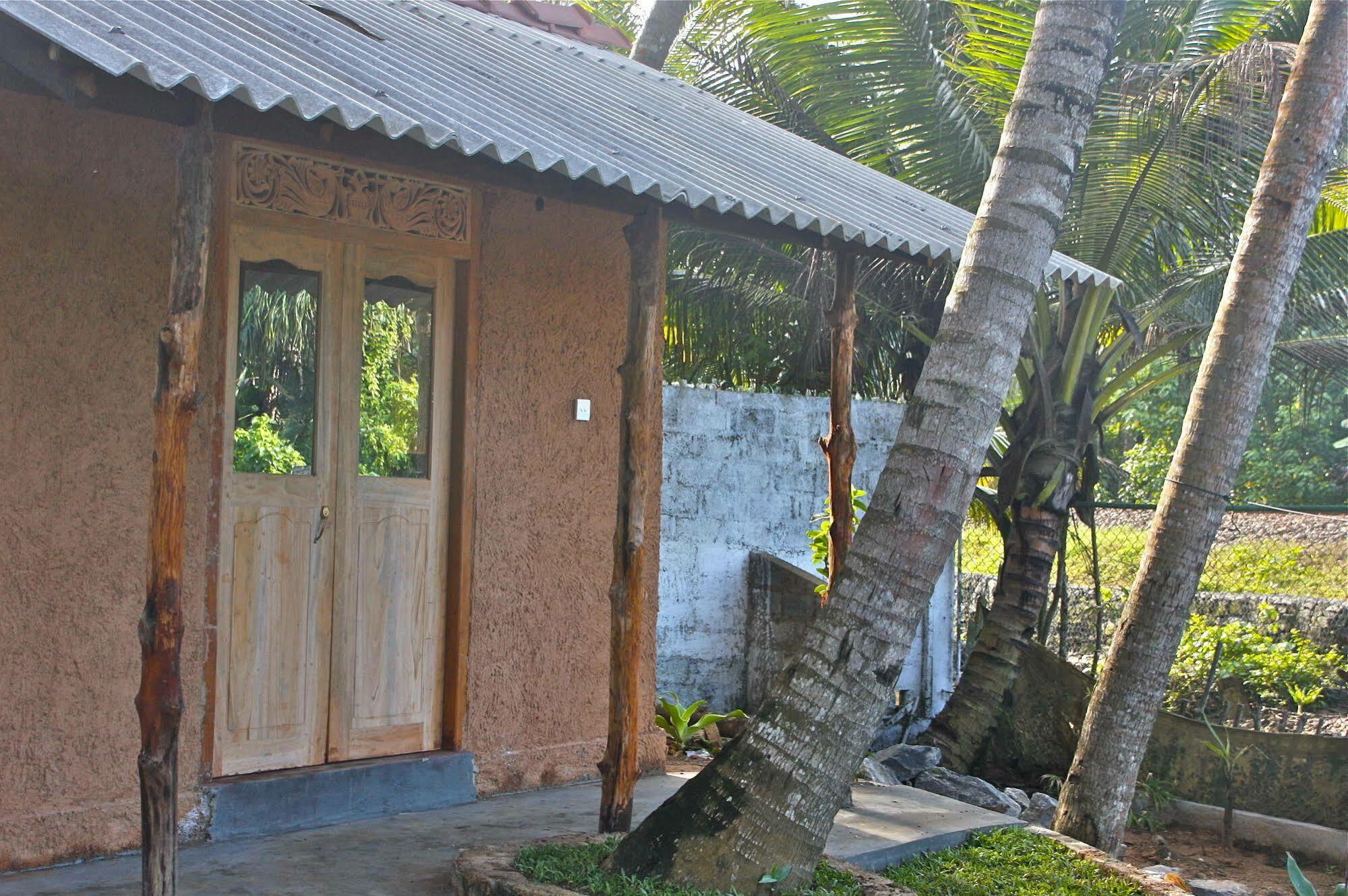 Asanka Surf House & Resturant Midigama East Exterior foto
